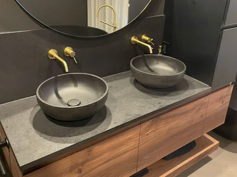 Vasque de beton modele sur mesure couleur noir.