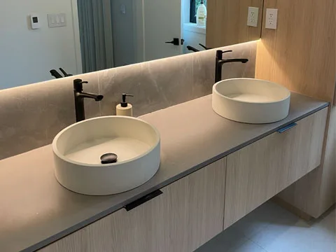 Vasque de beton modele volto couleur blanc naturel.