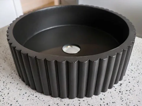 Vasque de beton modele volto flute couleur noir.